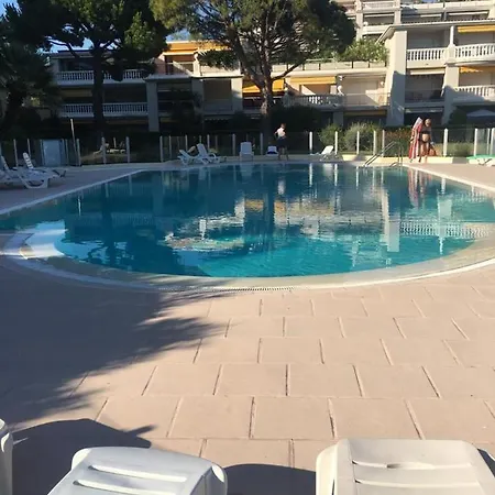 French Riviera Deluxe Near Airport *