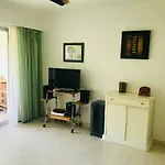 French Riviera Deluxe Near Airport *