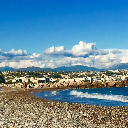 French Riviera Deluxe Near Airport